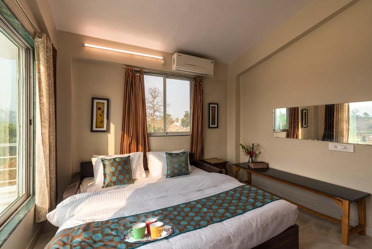 Aqua & Sage By Stayvista - Riverside Villa With Pool & Terrace Karjat Ngoại thất bức ảnh