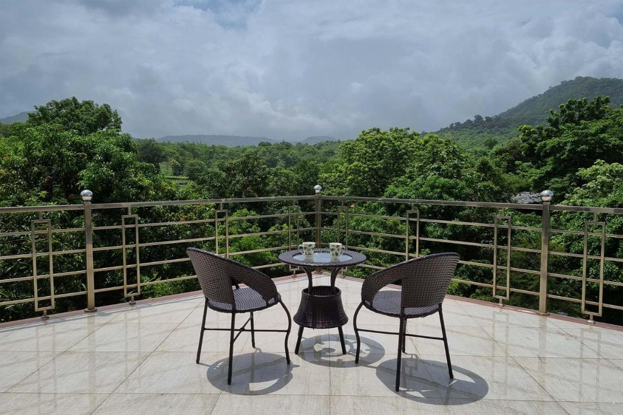 Aqua & Sage By Stayvista - Riverside Villa With Pool & Terrace Karjat Ngoại thất bức ảnh