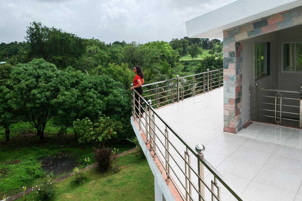 Aqua & Sage By Stayvista - Riverside Villa With Pool & Terrace Karjat Ngoại thất bức ảnh